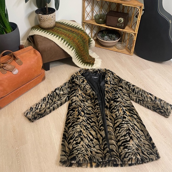 Karl Lagerfeld Jackets & Blazers - Karl Lagerfeld Paris Faux Fur Tiger Print Coat - Large